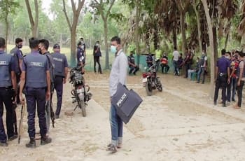 নড়াইলে পুলিশের ওপর হামলার ঘটনায় ১৬ জনকে আসামি করে মামলা !! আটক তিন মহিলা