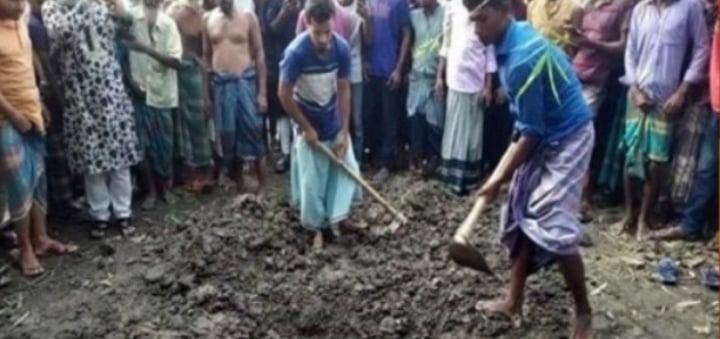 ময়মনসিংহে মেয়ের প্রেমিককে হত‍্যার পর বাড়ির পেছনে পুঁতে রাখায় লাশ উদ্ধার