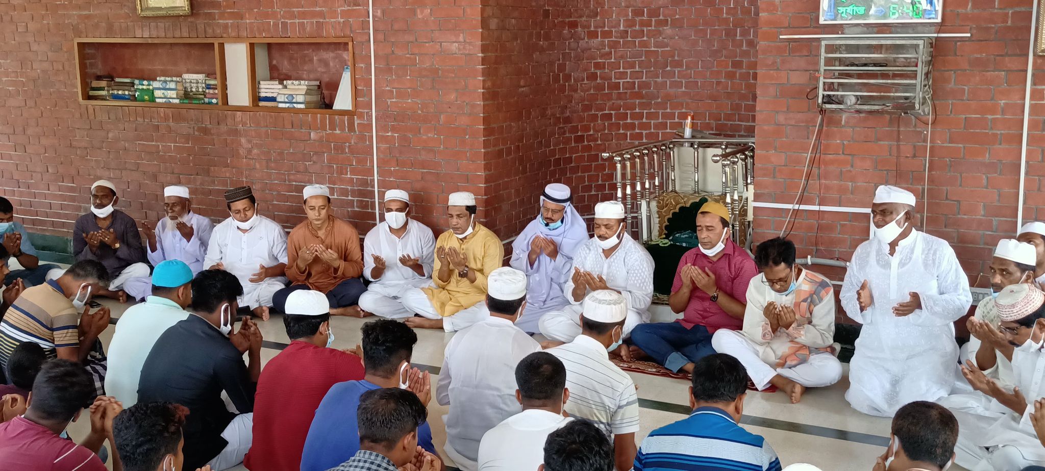 টুঙ্গিপাড়ায় শেখ সায়েরা খাতুন স্মরণে দোয়া ও মিলাদ মাহফিল অনুষ্ঠিত