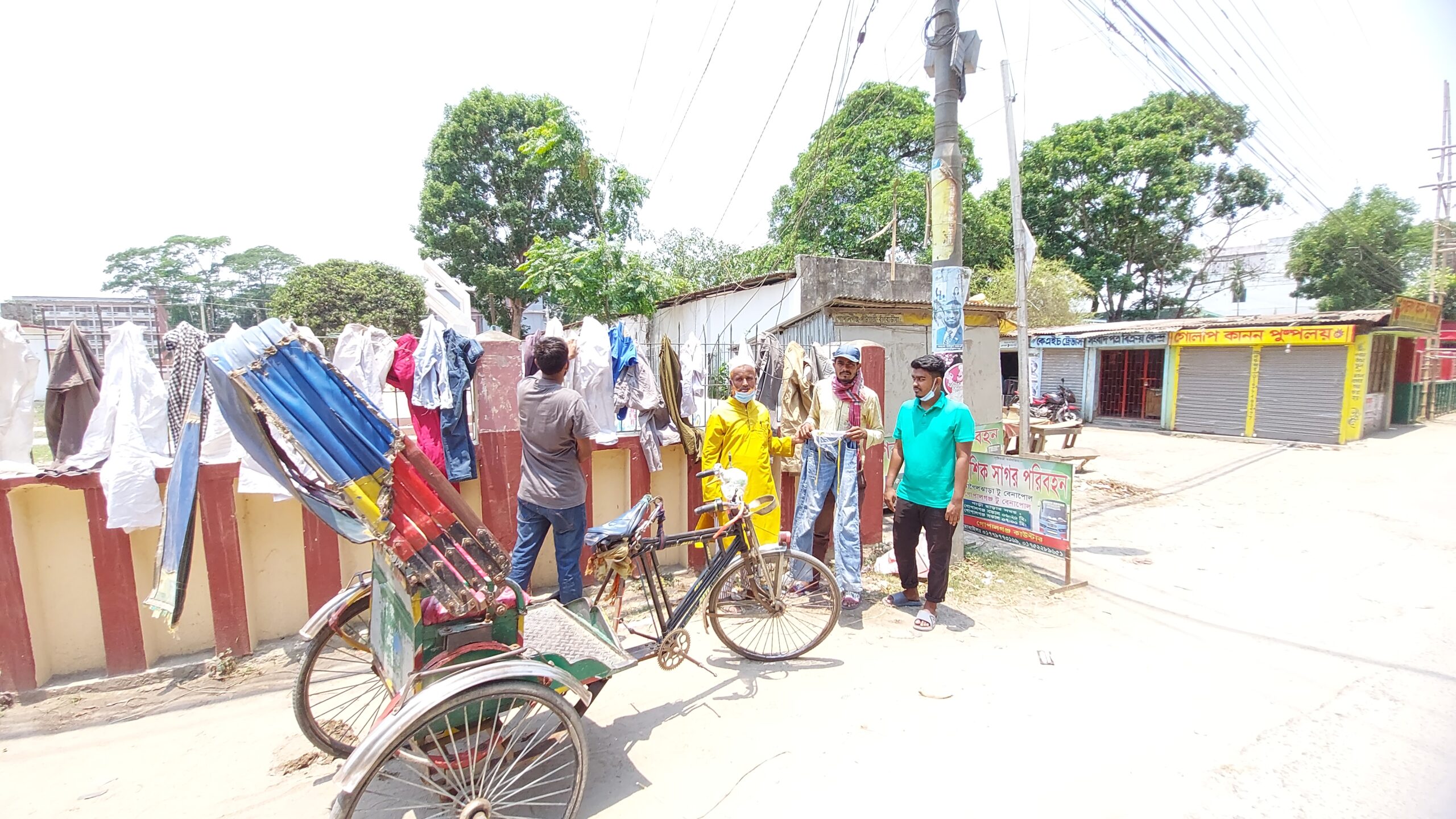 গোপালগঞ্জে মানবতার দেওয়াল -এর কার্যক্রম শুরু হয়েছে