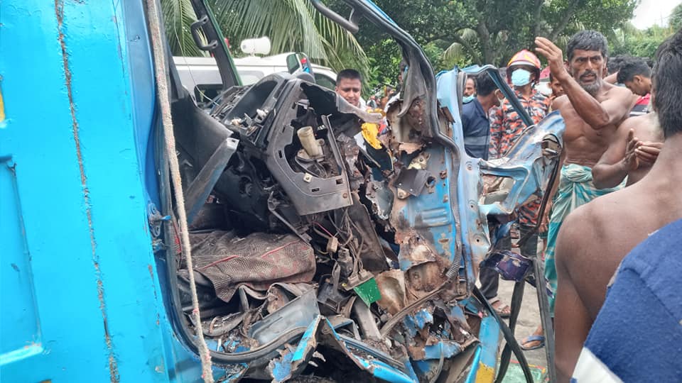 গোপালগঞ্জের টুংগীপাড়ায় বাস ও ট্রাক মুখোমুখী সংঘর্ষে আহত-১!